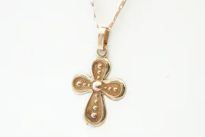 68 - Sierlijke 14 karaat rosé gouden collier met kruishanger kopen? Bied vanaf 140!