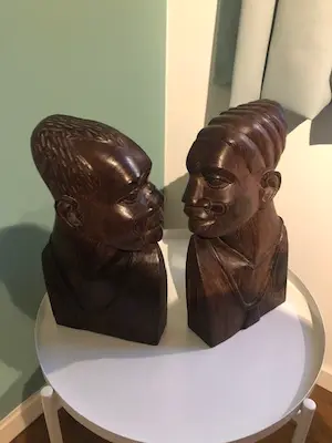AcheterNiet of onleesbaar gesigneerd - 2 afrikaanse hout snij werken? Enchérissez de 1!