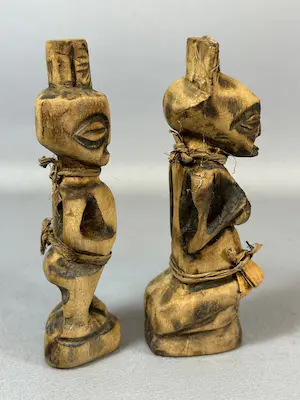 Lega - 231037 - Little Rare Old handmade African Lega pair of protection figures, Congo kopen? Bied vanaf 29!