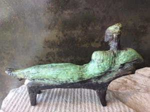 Saskia Pfaeltzer - Liggende vrouw op bank kopen? Bied vanaf 250!