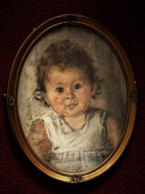 Niet of onleesbaar gesigneerd - Vertederend rond 1900 geschilderd Pastel "meisje met witte jurk" kopen? Bied vanaf 10!