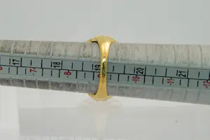 33 - Aparte opengewerkt & ellipsvormige 20 Krt geel gouden ring -"netwerk" model kopen? Bied vanaf 335!