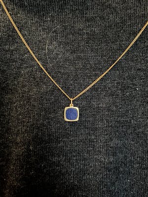 18kt gouden hanger+lapis lazuli, 1,91 grKetting wordt niet meeverkocht. kopen? Bied vanaf 80!