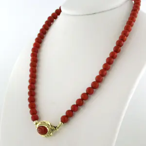 14k gouden slot bezet aan een koraal kralen collier - 15.5 gram - 42 cm lang kopen? Bied vanaf 230!