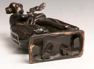 Peter Hoogerwerf - Gepatineerd bronzen beeld: twee dames met vogel op de hand kopen? Bied vanaf 595!