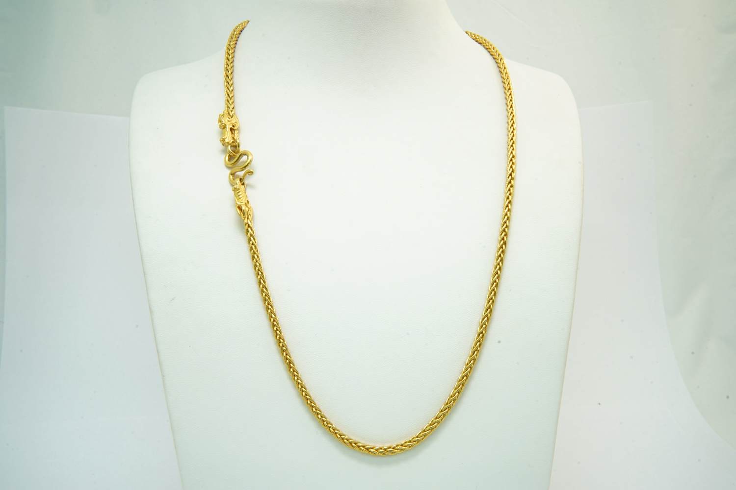 45 - Relatief lang hoog gehalte 22Krt gouden collier met drakenkop sluiting kopen? Bied vanaf 2500!