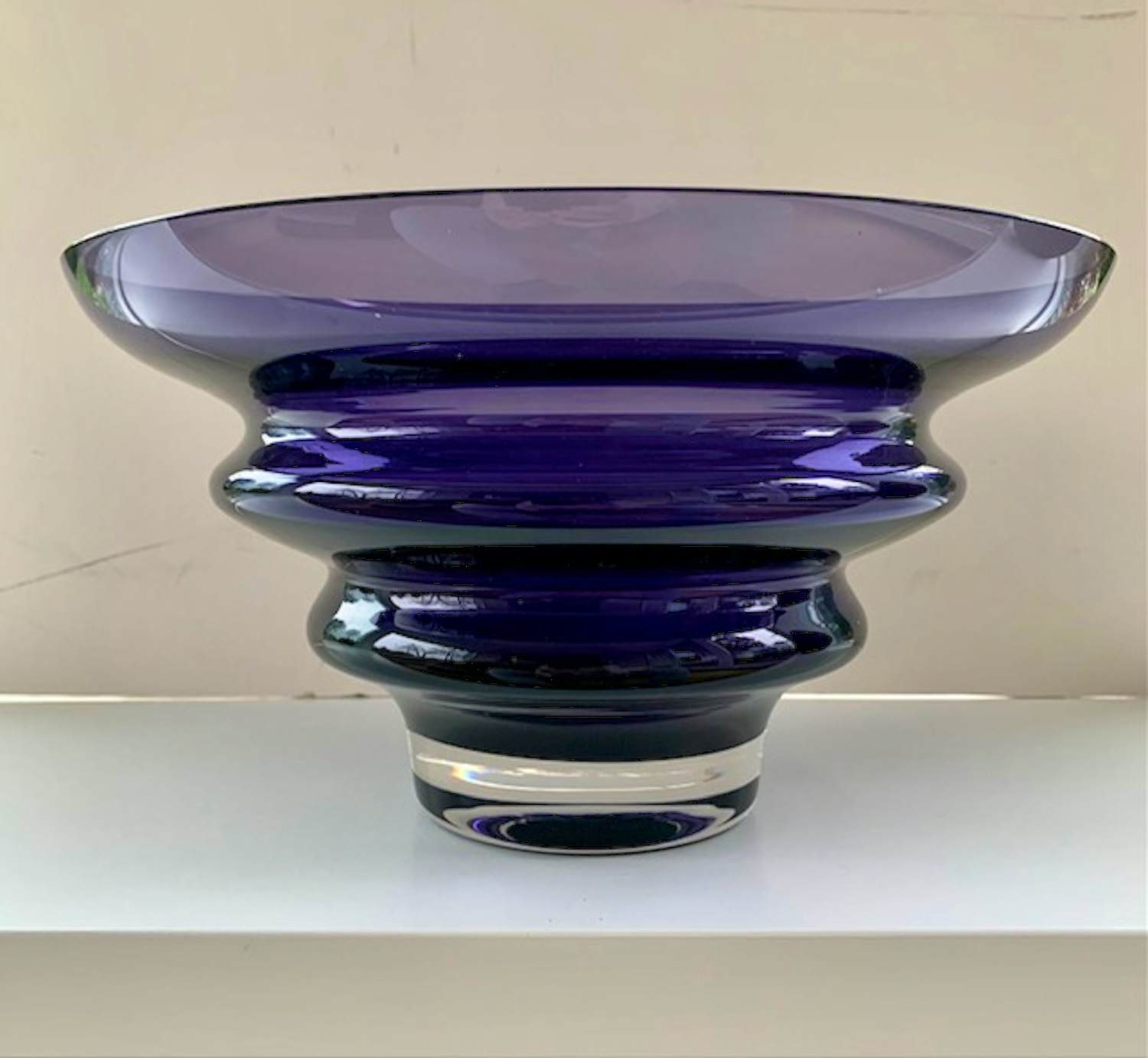 Siem van der Marel - Getrapte paars kristallen kom met massieve kristallen bodem verkocht voor € 75!