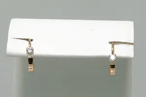 79 - 1 paar charmante 14krt rosé-gouden oorclips met 0.15ct diamant kopen? Bied vanaf 80!