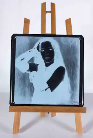 Liliane Vertessen - Foto/emaille, Portret negatief verkocht voor € 160!