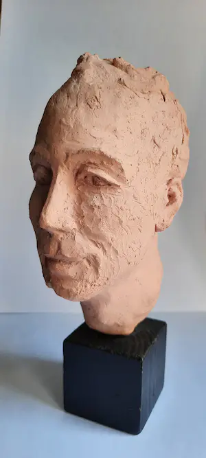 Niet of onleesbaar gesigneerd - Portret in klei kopen? Bied vanaf 1!