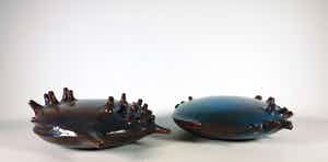 Carla van Ouwenaller - Aardewerk, Twee vrijgevormde objecten verkocht voor € 35!