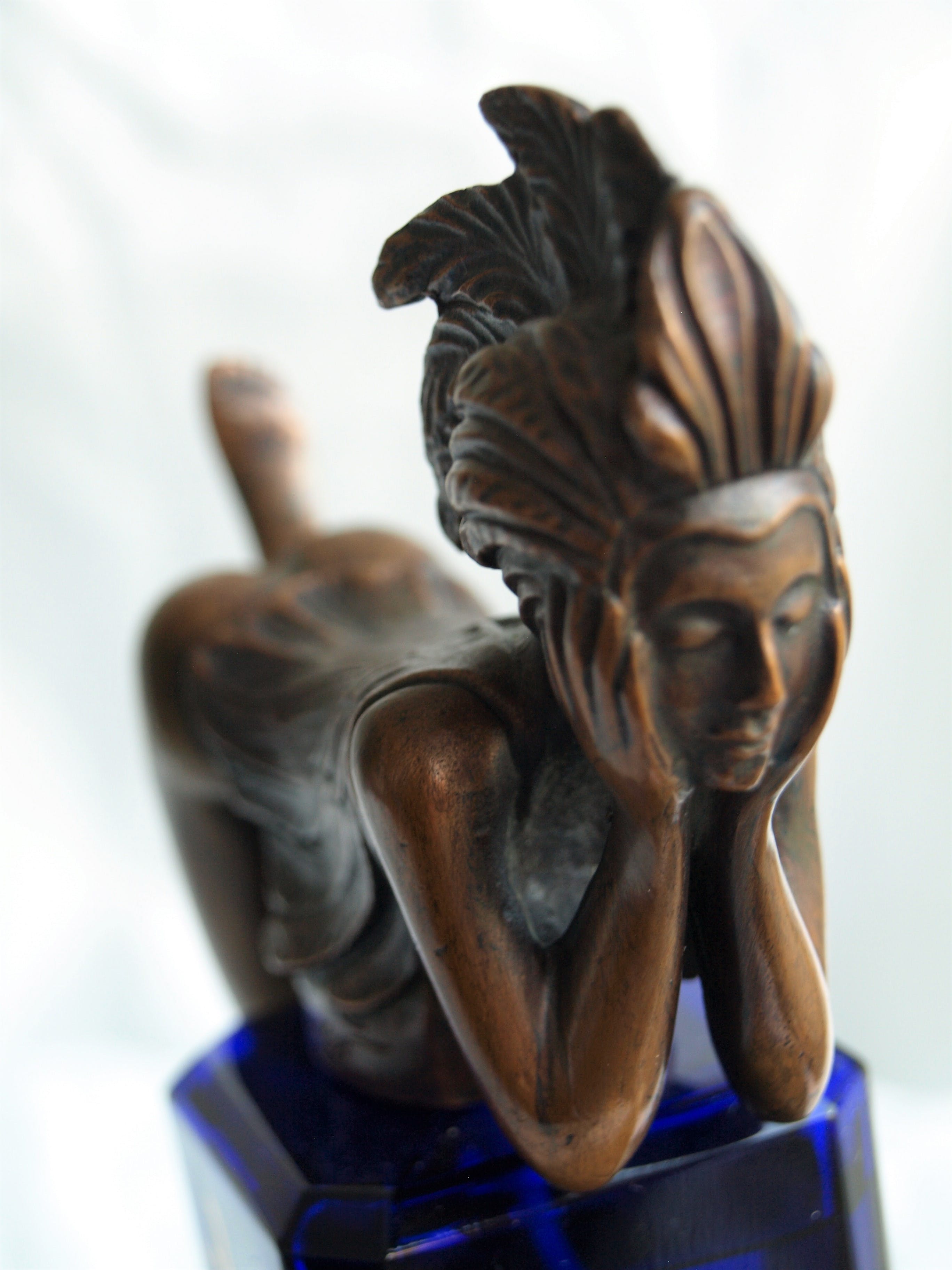 Ernst Fuchs - Bronzen beeld op parfumfles , Papagena – 1998  kopen? Bied vanaf 175!