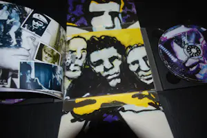 AcheterHerman Brood - Ik, de pianoman - zeefdruk -&- dubbel-CD met boekje? Enchérissez de 50!