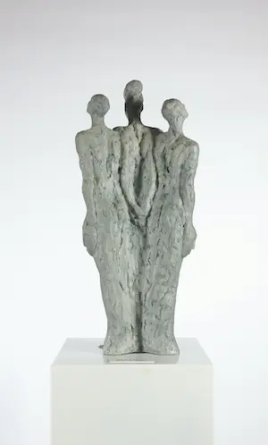 Henriette Hemels - Keramieken beeld, Maskers af (met sokkkel) kopen? Bied vanaf 150!