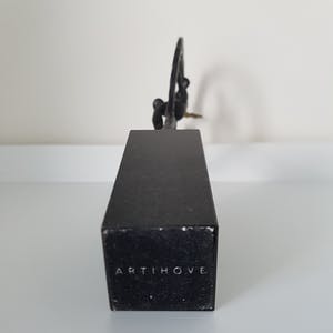 Hans Kuyper - Verbronsd sculptuur op sokkel; Op weg naar het nieuwe. kopen? Bied vanaf 10!