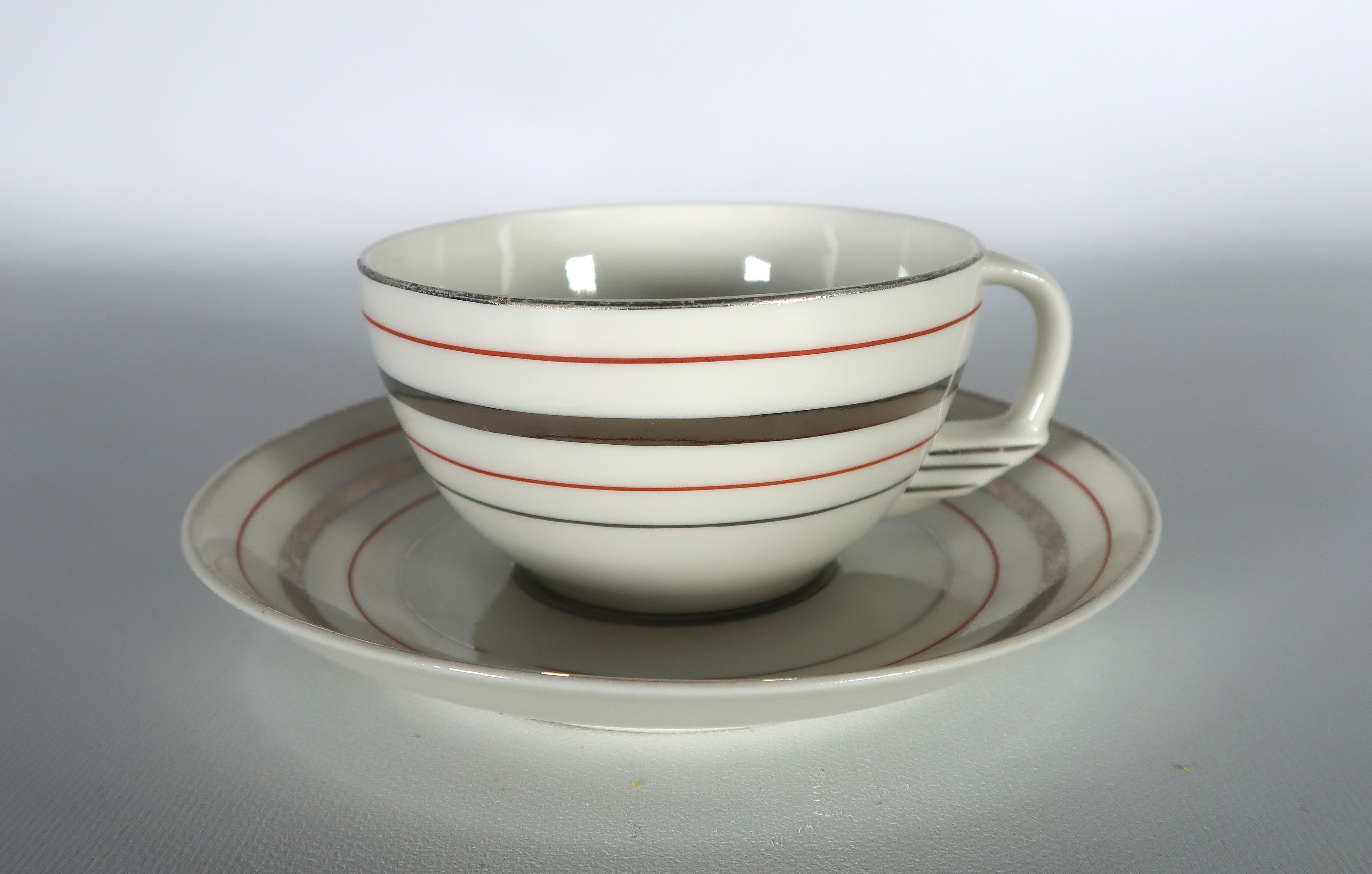 Niet of onleesbaar gesigneerd - Porselein, 14-delig Portugees servies kopen? Bied vanaf 1!