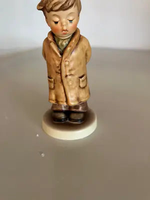Porzellanfabrik W. Goebel - M.I. Hummel -Verlegen jongen 845 - TMK8 kopen? Bied vanaf 35!