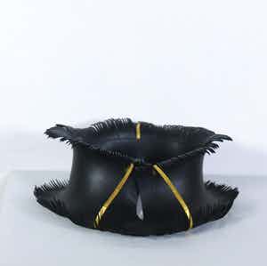 Thea Tolsma - Collier van rubber, Pilar (1/5) verkocht voor € 1!