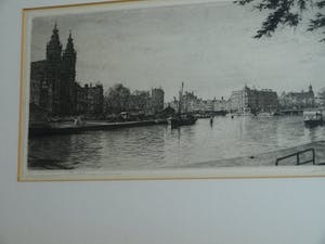 Maarten Langbroek - Ingelijste ets, Prins Hendrikkade, Amsterdam – ca. 1970 kopen? Bied vanaf 40!