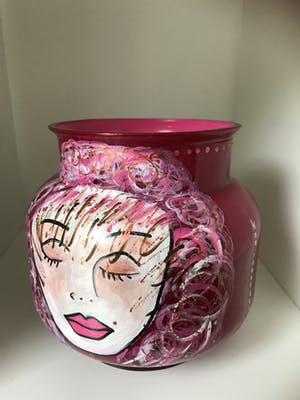 Marianne Bey - Pink Woman kopen? Bied vanaf 30!