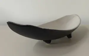 Plateelbakkerij Flora - Zwart witte vintage schaal kopen? Bied vanaf 10!