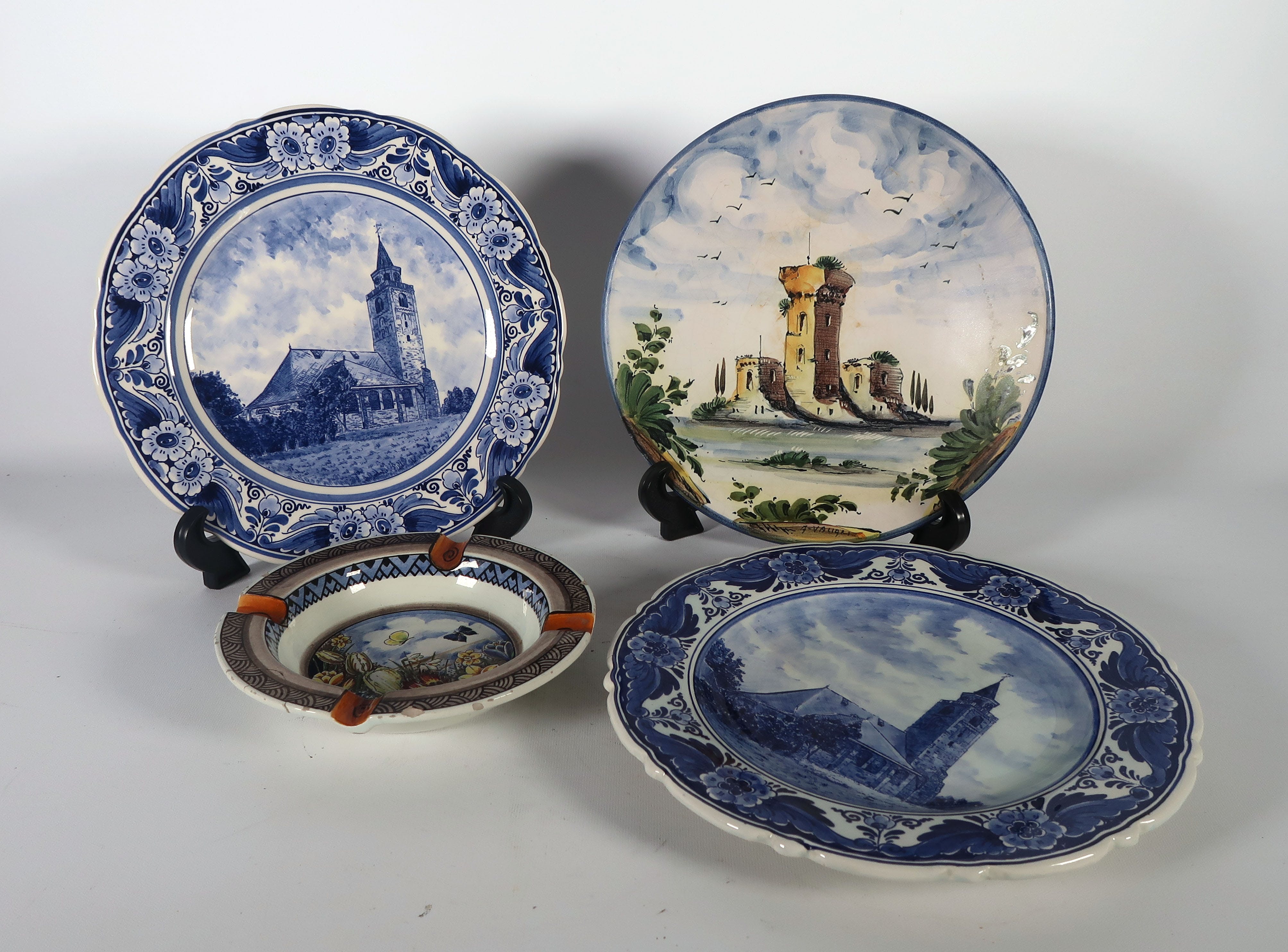 Keramiekfabriek Velsen - Aardewerk, Lot van drie borden en een asbak kopen? Bied vanaf 1!