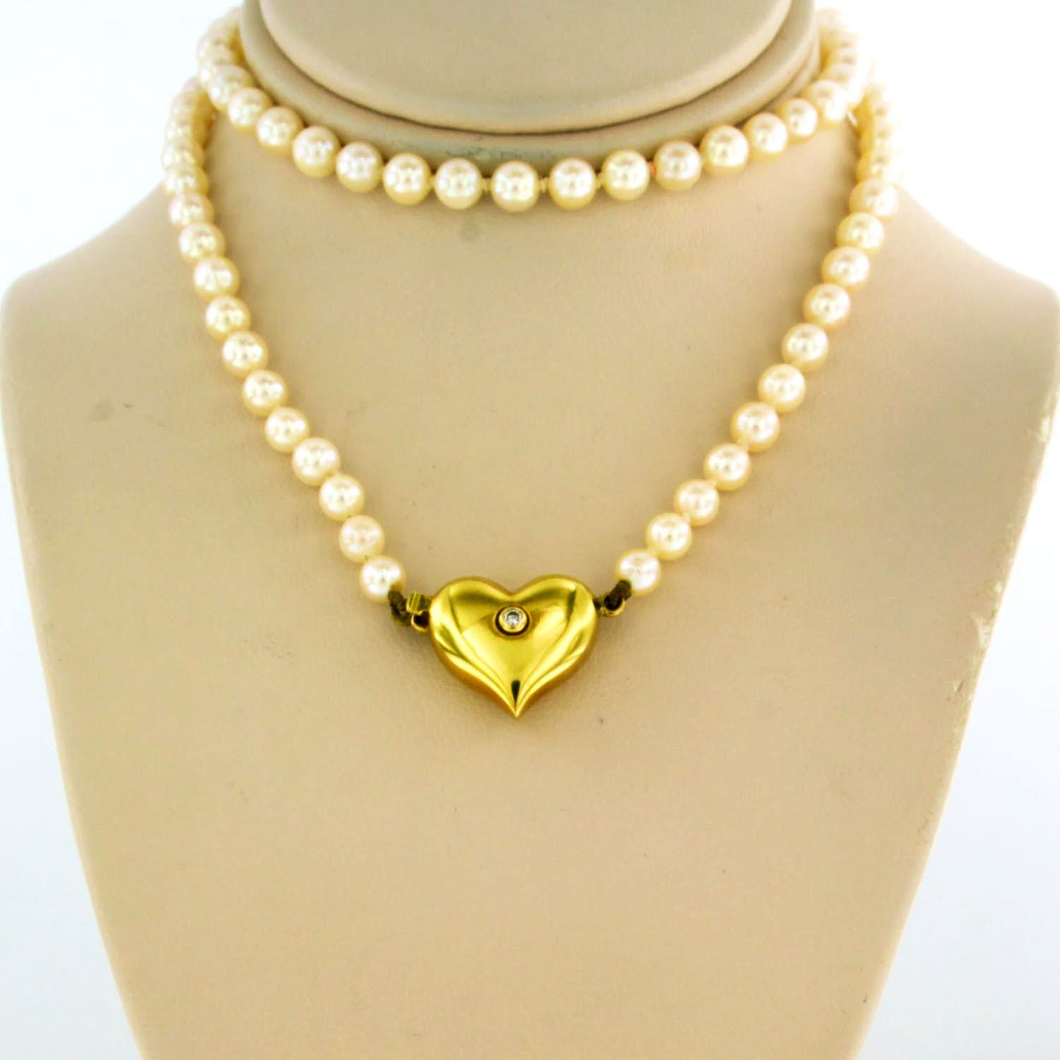 18k gouden hartvormslot bezet met single cut geslepen diamant aan parel collier verkocht voor € 185!