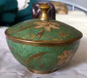 Koperen versierd potje met deksel verkocht voor € 1!