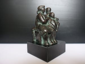 Karin Beek - "Familie" in brons kopen? Bied vanaf 50!
