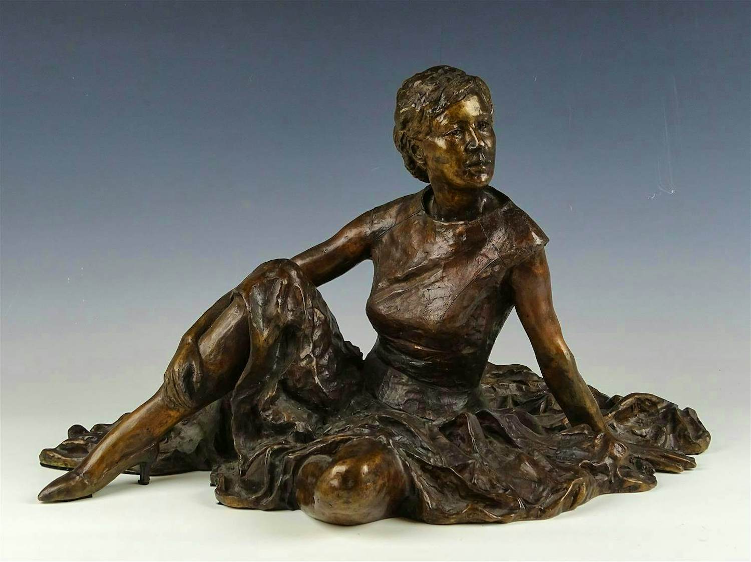 Jean en Marianne Bremers - groot bronzen beeld: Monique, een poserende dame + certificaat (unica!) kopen? Bied vanaf 895!