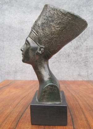 Harrie Antheunis - Buste van koningin Nefertite kopen? Bied vanaf 30!