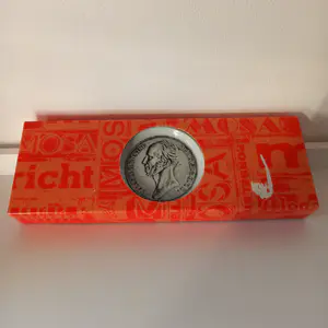 N.V. Porselein- en Tegelfabriek Mosa - Onderzetters, keramiek, van Willem 1, 2 en 3. Nieuwstaat kopen? Bied vanaf 1!