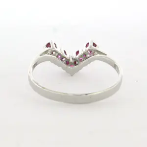 14k wit gouden ring bezet met robijn - ringmaat 17.75(56) - 1.9 gram kopen? Bied vanaf 210!