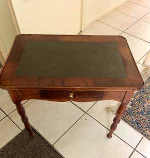 Uniek mahonie fineer - massief eiken kinderschrijftafeltje met inlegblad verkocht voor € 50!