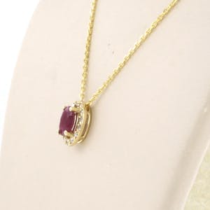 14k gouden collier met hanger bezet met robijn en briljant geslepen diamant kopen? Bied vanaf 200!