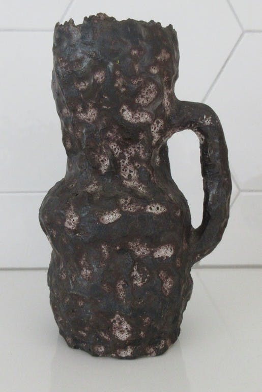 Niet of onleesbaar gesigneerd - Jaap Visser - Grillige vormgegeven Unica vaas verkocht voor € 1!