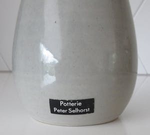 Peter Selhorst - Klein grijs keramisch organisch design vaasje kopen? Bied vanaf 22!