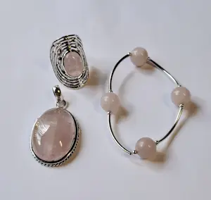 Nieuwe Zilveren Set sieraden met rozenkwarts. kopen? Bied vanaf 75!