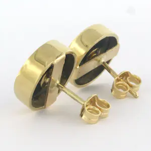 14k geel gouden oorknoppen bezet met onyx en bolsjewiek geslepen diamant 0.14ct kopen? Bied vanaf 280!