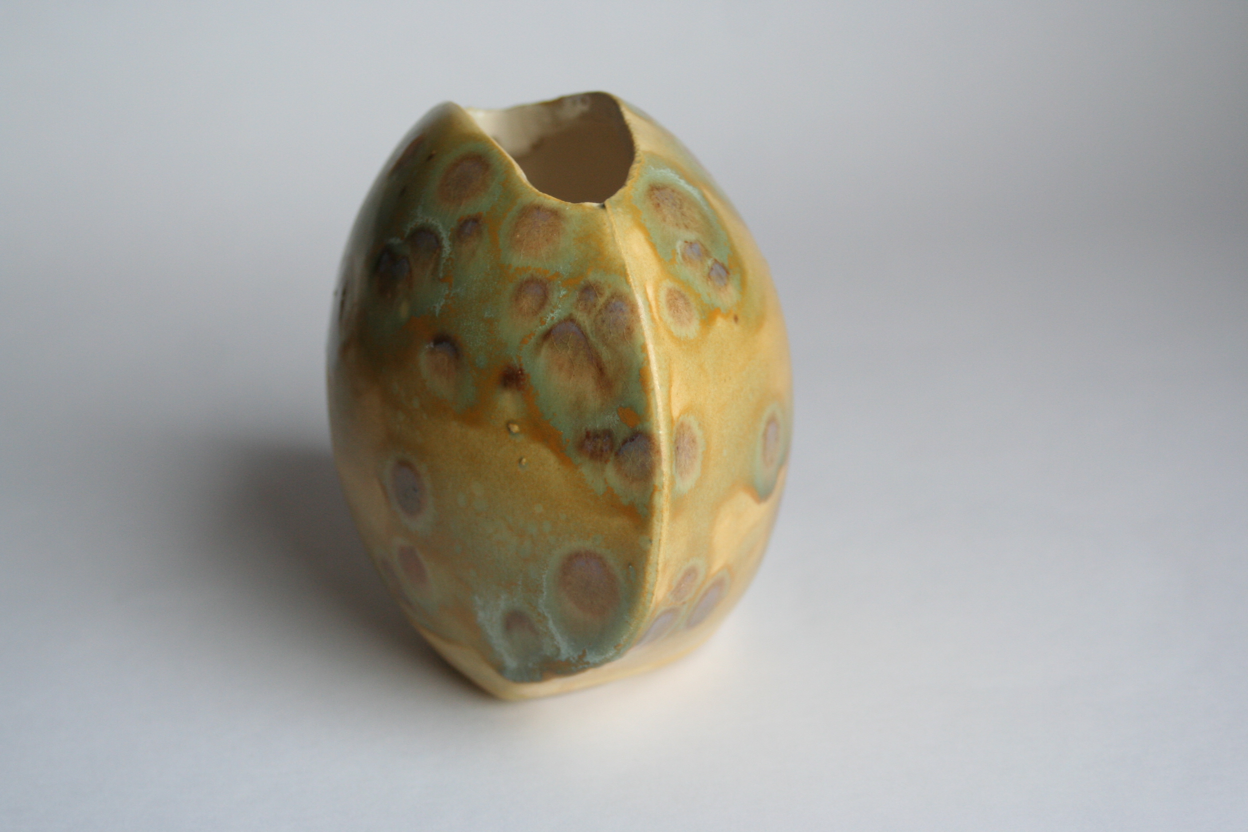 Niet of onleesbaar gesigneerd - vaasje - gesigneerd AR - 1997 kopen? Bied vanaf 1!