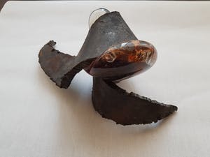 Theo ten Have - "De Krul" (nr. 41) teer glas en ruw ijzer sierlijk gekruld kopen? Bied vanaf 1045!