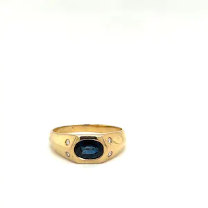Stilvoller Herrenring in 18 Karat mit feinen Saphir und Brillanten kopen? Bied vanaf 700!