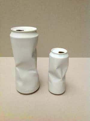 Rosenthal - Twee blikvaasjes Do not Litter Collection biscuit porselein h 20 cm en 14 cm verkocht voor € 59!