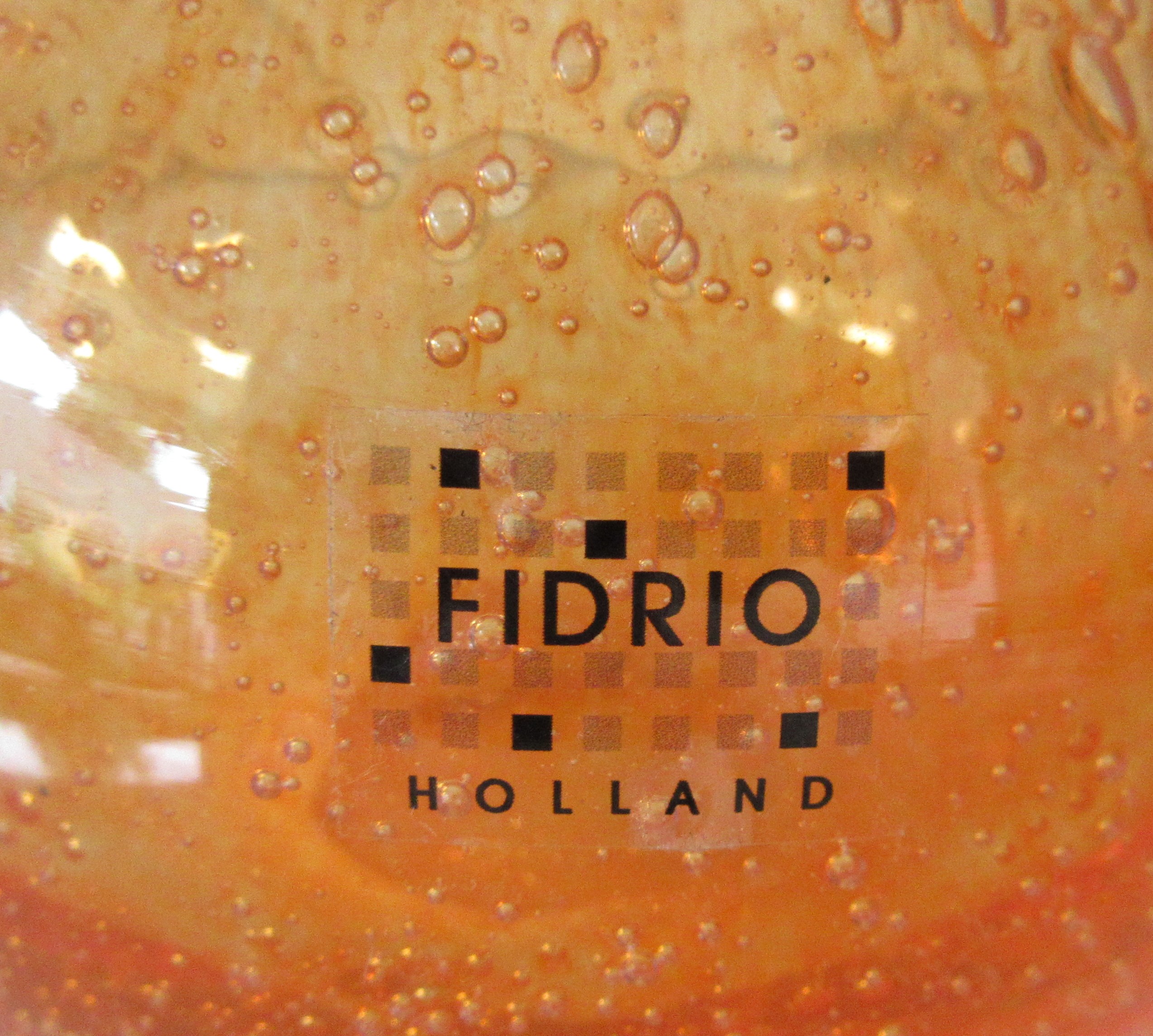 Niet of onleesbaar gesigneerd - Fidrio hand geblazen oranje glazen bubbel bolvaasje kopen? Bied vanaf 1!