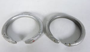 Congo - Twee aluminium armbanden met ingegraveerde geometrische decoraties kopen? Bied vanaf 1!