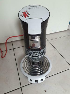 Keith Haring - Senseo apparaat + 2 glazen met illustraties van Haring kopen? Bied vanaf 60!