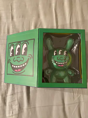 Keith Haring - Kidrobot Three Eyed Monster 8" Dunny Green kaufen? Bieten Sie von 200!