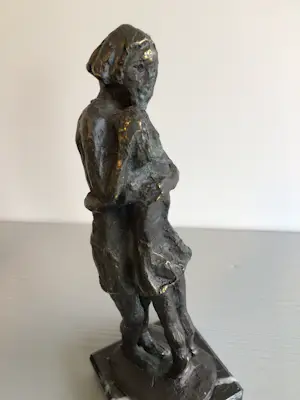 Astrid Veldhuyzen-Koppen - Sculptuur “ Bescherming “ kopen? Bied vanaf 69!