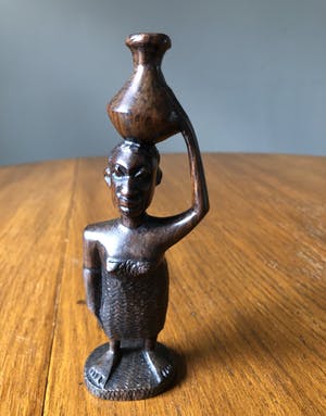 Niet of onleesbaar gesigneerd - Afrikaanse waterdrager kopen? Bied vanaf 1!