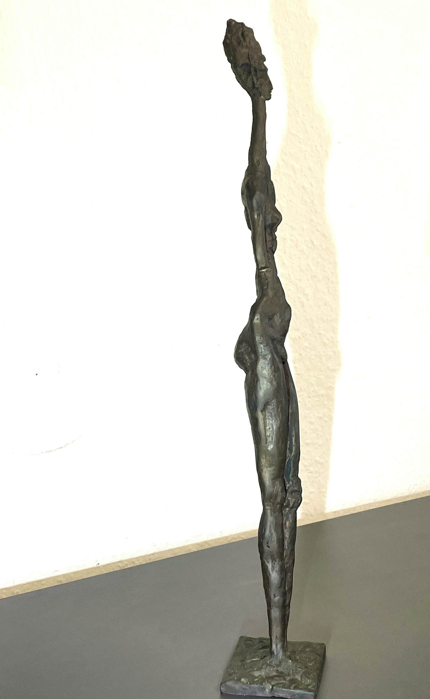 Bernd Rosenheim - "Stehende" Bronze 70 Jahre unsigniert Unikat kopen? Bied vanaf 440!